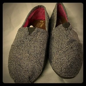 Tom's brown and cream tweed flats